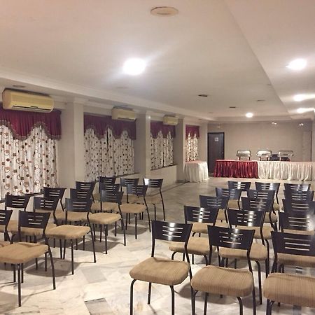Sarovar Hotel Вишакхапатнам Экстерьер фото